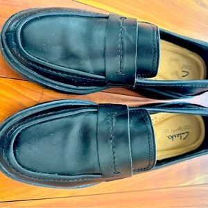 Clarks black loafer